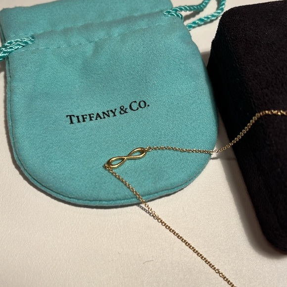 🎡HP🎡 TIFFANY Infiniti Yellow Gold Women Necklace - Picture 5 of 11